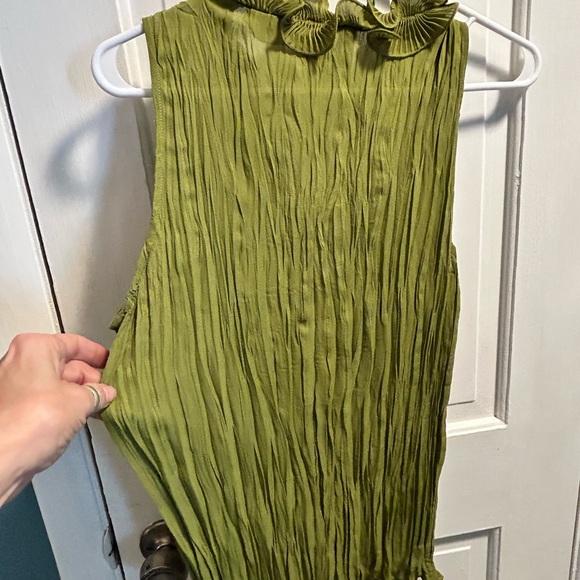 Green Sleeveless Ruffle Top - Picture 6 of 7